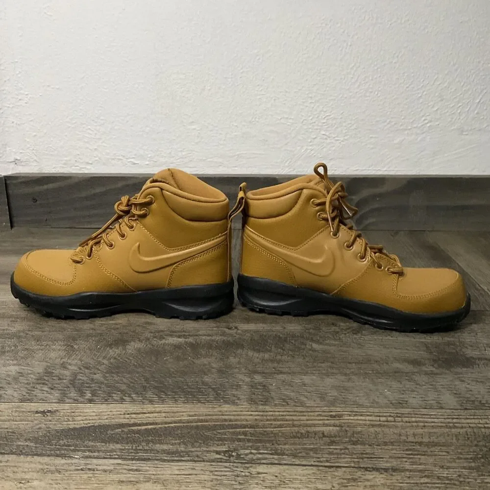 Nike Manoa Lace Up Boot in Wheat Color Big Kid Boys Sz 4